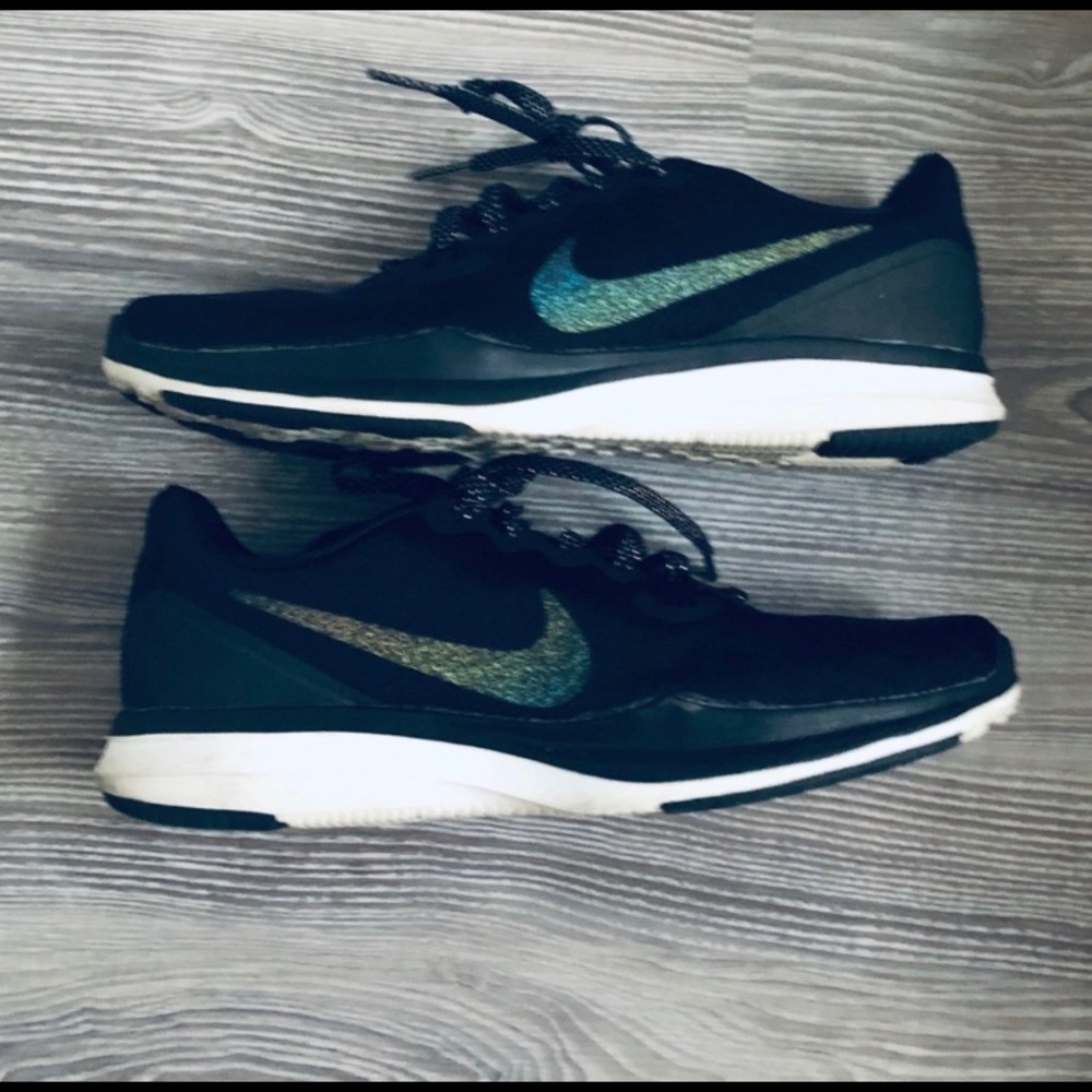 Nike 🖤 Sneakers w/ Iridescent ✔️